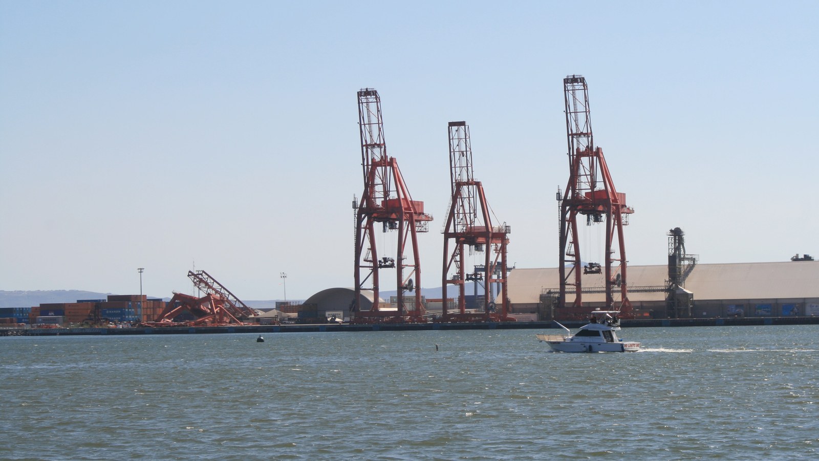 Mayday vineri noaptea, la 225 km vest de Ensenada.