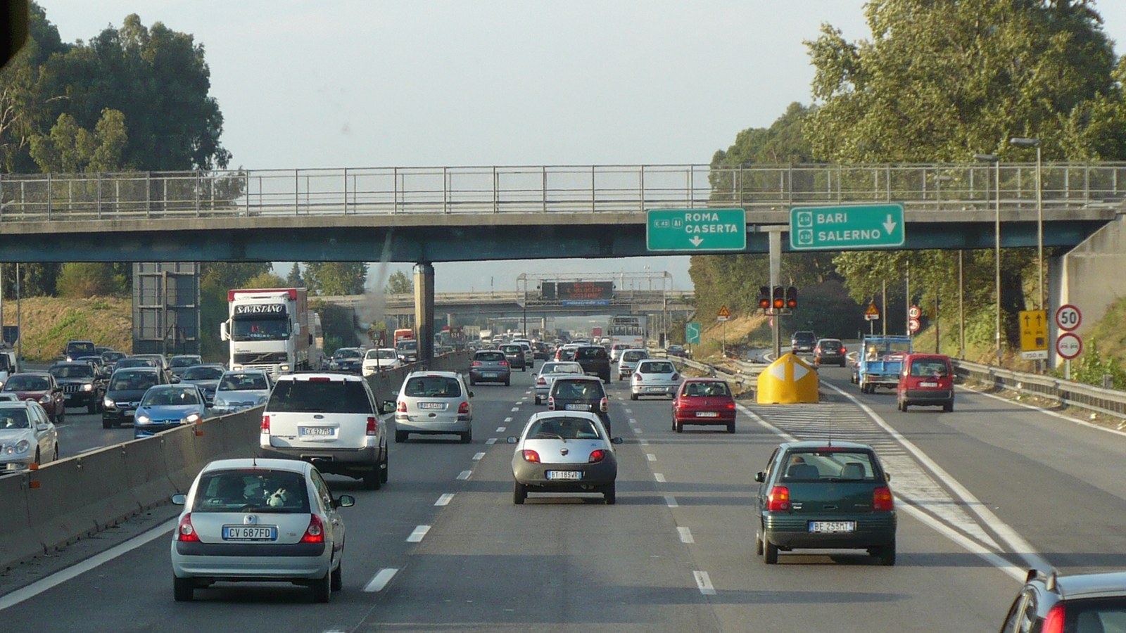 Luni: coloane de 2–3 km pe A1 și A30, acces Bausan blocat.