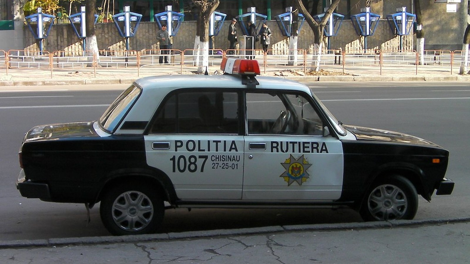 112 la 08:30, stins la 08:46. Doi polițiști.