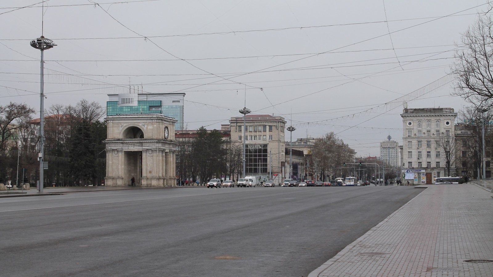 Marți, 20 octombrie 2026. 13 conturi, 21 de mesaje pe 16–17 octombrie.