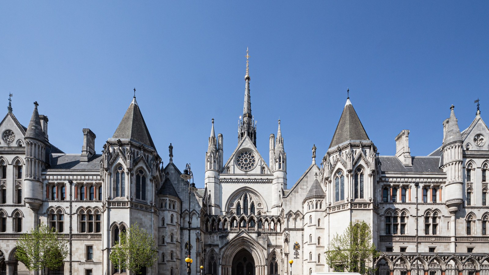 Southwark Crown Court; maximum teoretic 10 ani — pedepsa nu e încă dată.