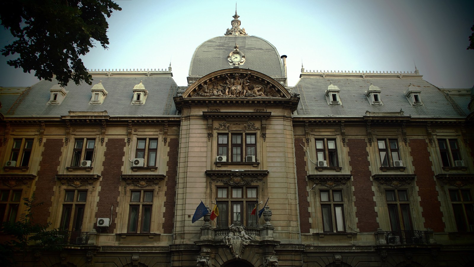 Tanczos Barna, luni: o lună fără doze din banca Comisiei.