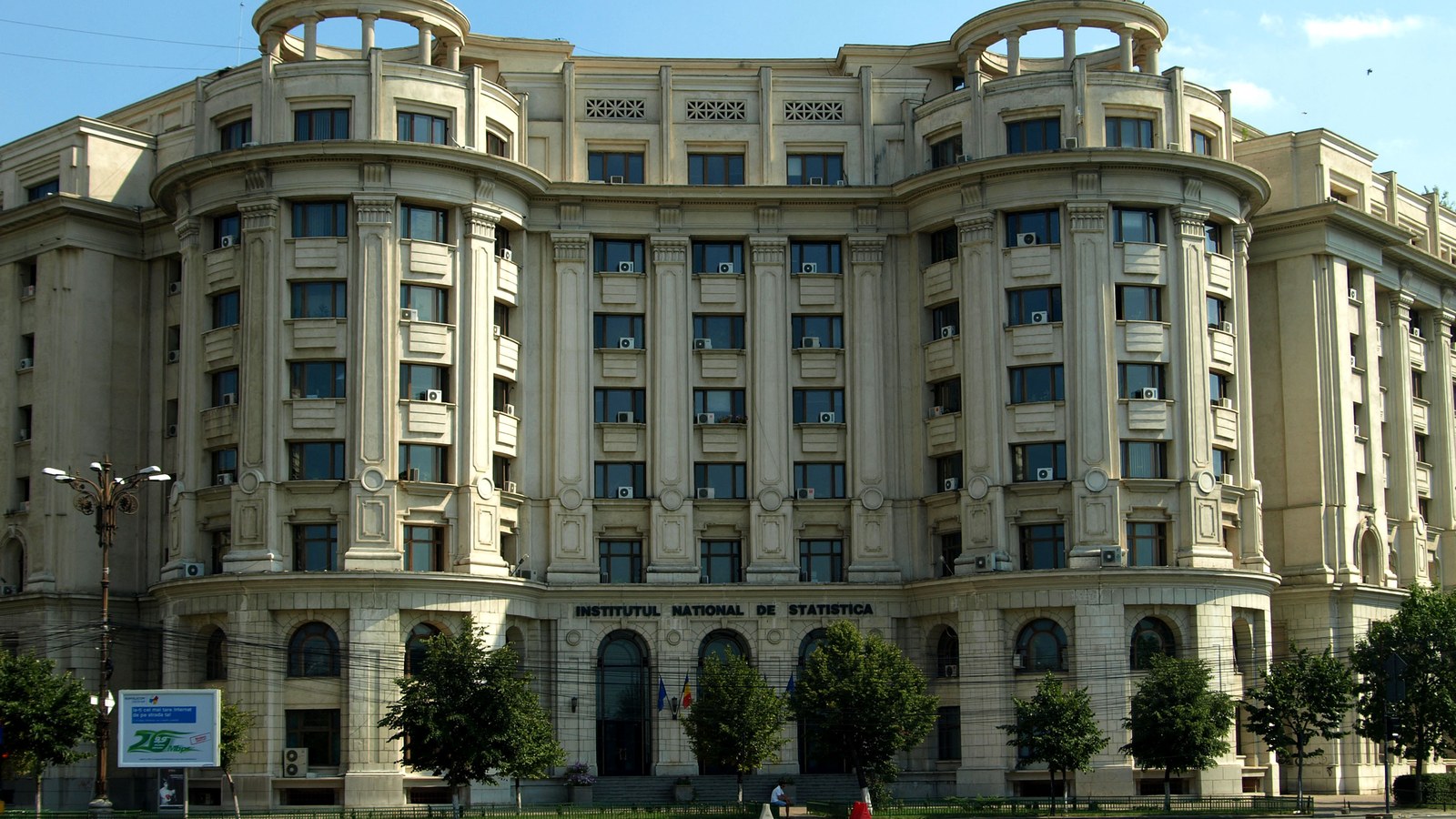 Prețuri curente. Indicele de volum pe țară: 108,5.