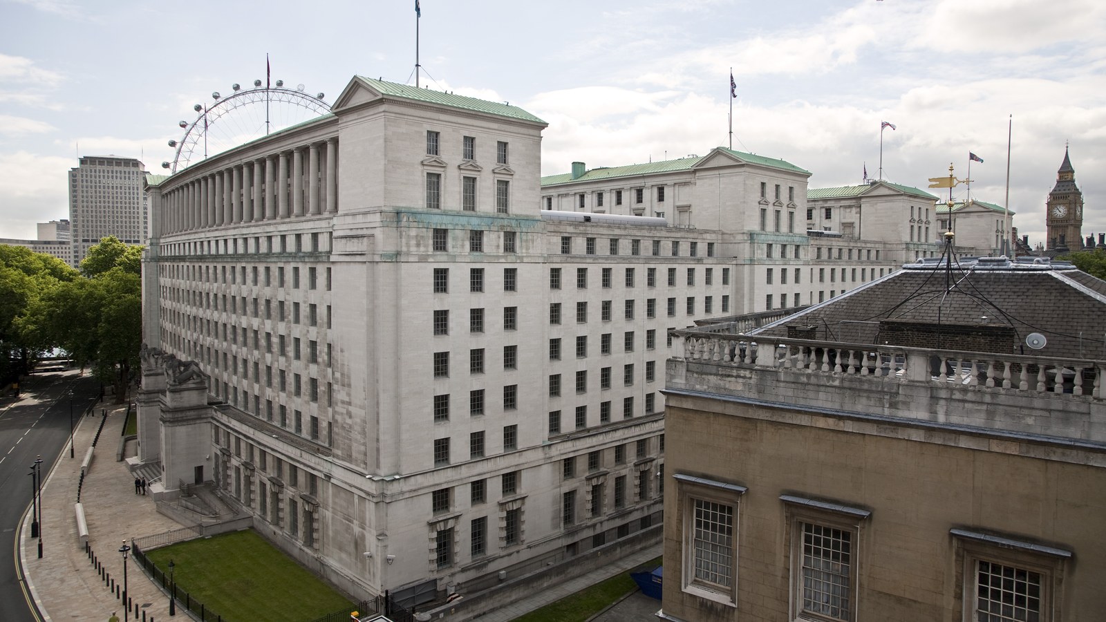 Clădirea principală a Ministerului Apărării, Londra; nu locuințe de familie