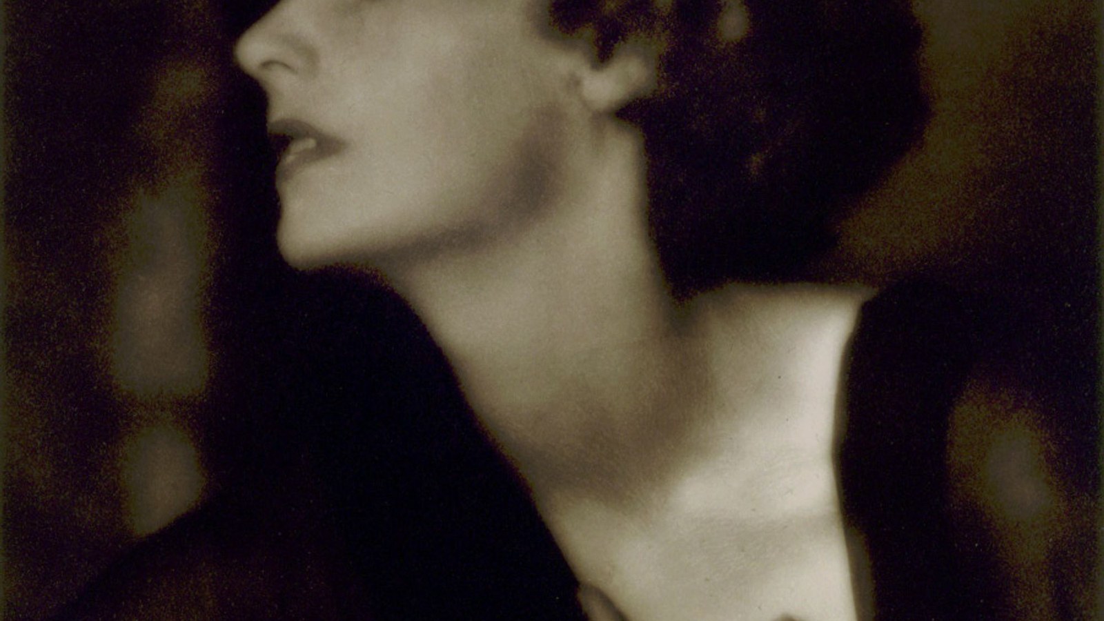 Portret Greta Garbo din 1925; nu un cadru din Grand Hotel