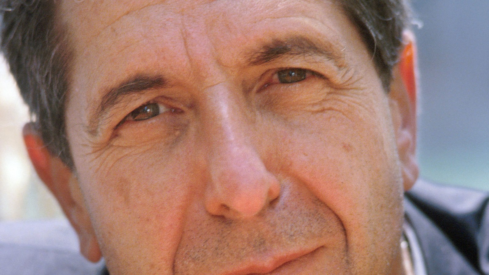 Născut la Montréal pe 21 septembrie 1934, Cohen a lansat Songs of Leonard Cohen în 1967 și a murit la Los Ange…
