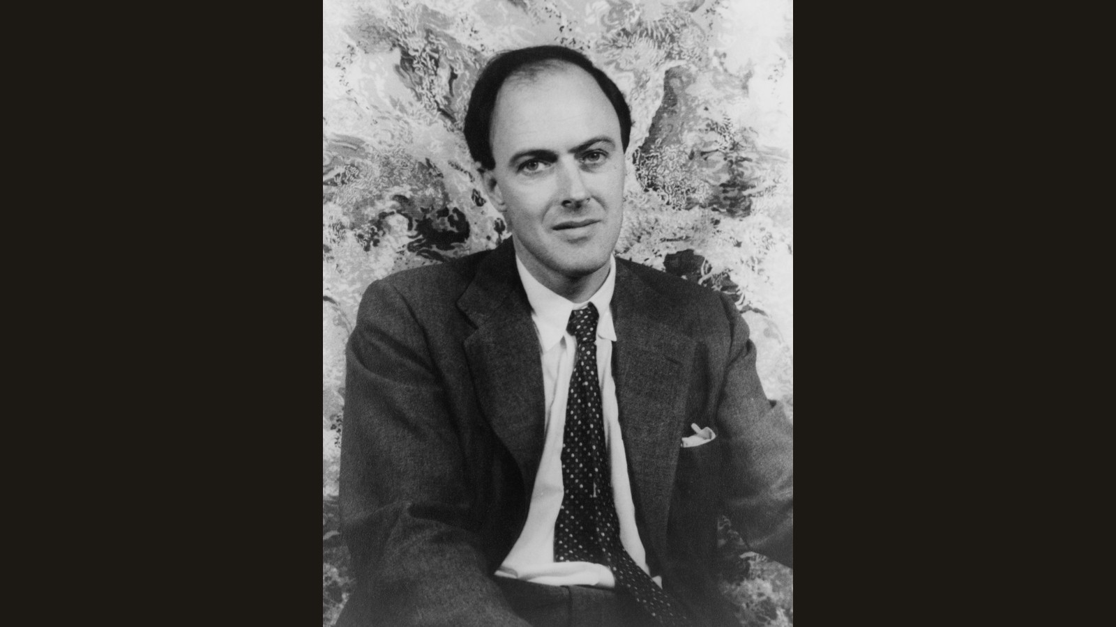 Portret al lui Roald Dahl, fotografiat în 1954 de Carl Van Vechten
