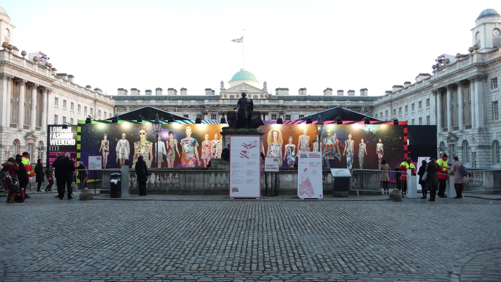 Somerset House din Londra, în timpul unui eveniment London Fashion Weekend; nu o prezentare din calendarul 2026