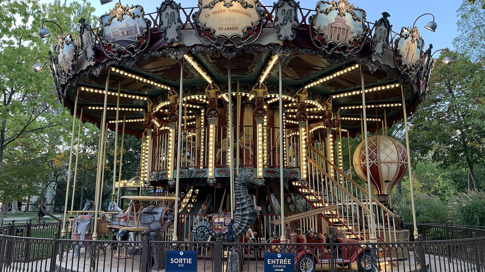 Caruselul din Jardin d’Acclimatation din Paris, locul programului Chuseok 2026