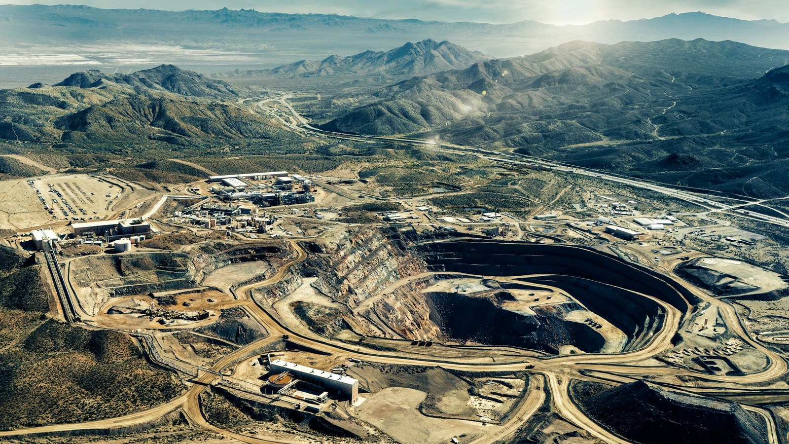 Mina Mountain Pass, California (MP Materials); nu o instalație China Rare Earth Group