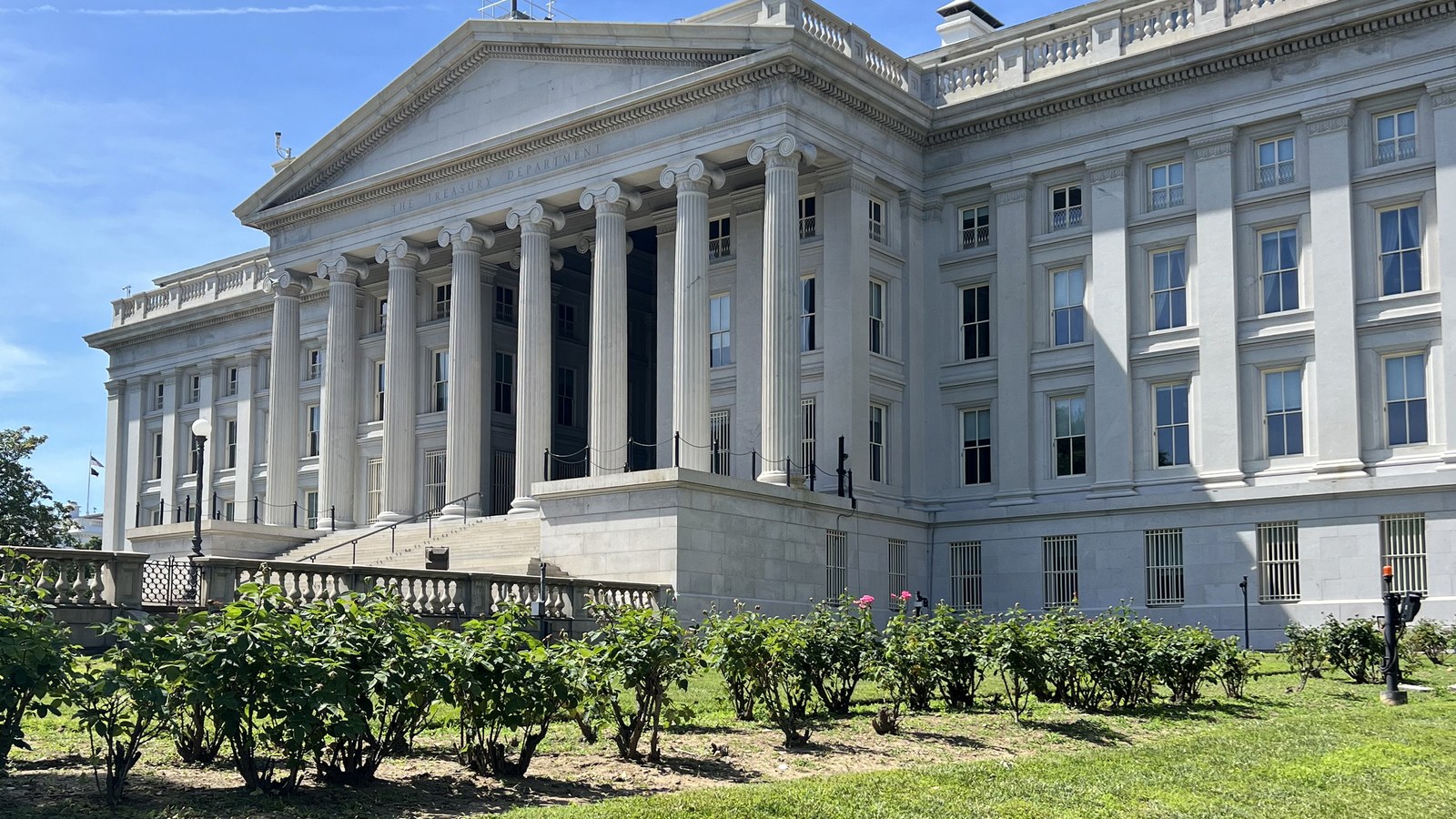 Clădirea Trezoreriei SUA, Washington; nu un laborator farmaceutic