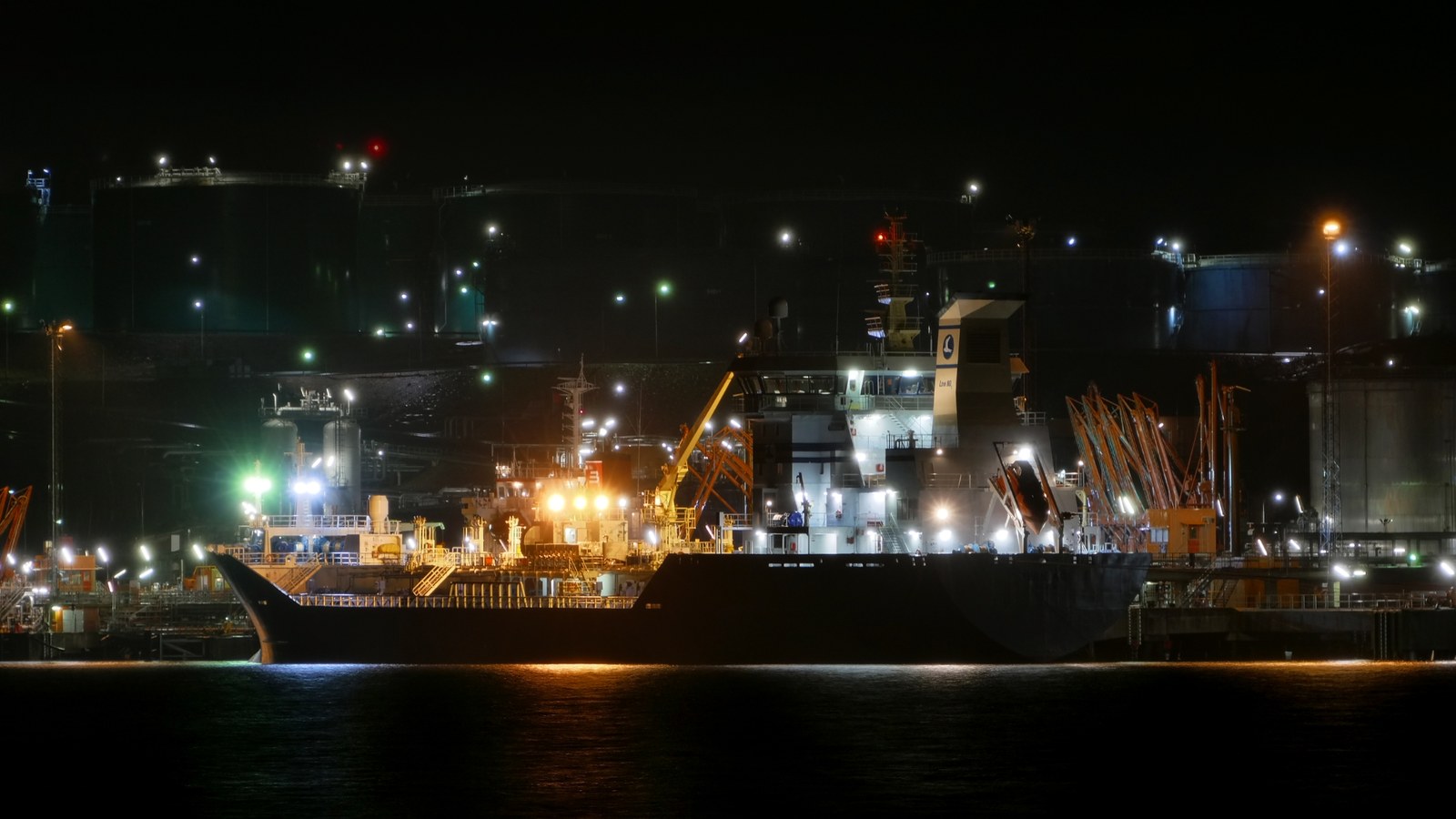 Tanc petrolier la un terminal din Suedia; nu Strâmtoarea Hormuz și nu 28 septembrie 2026