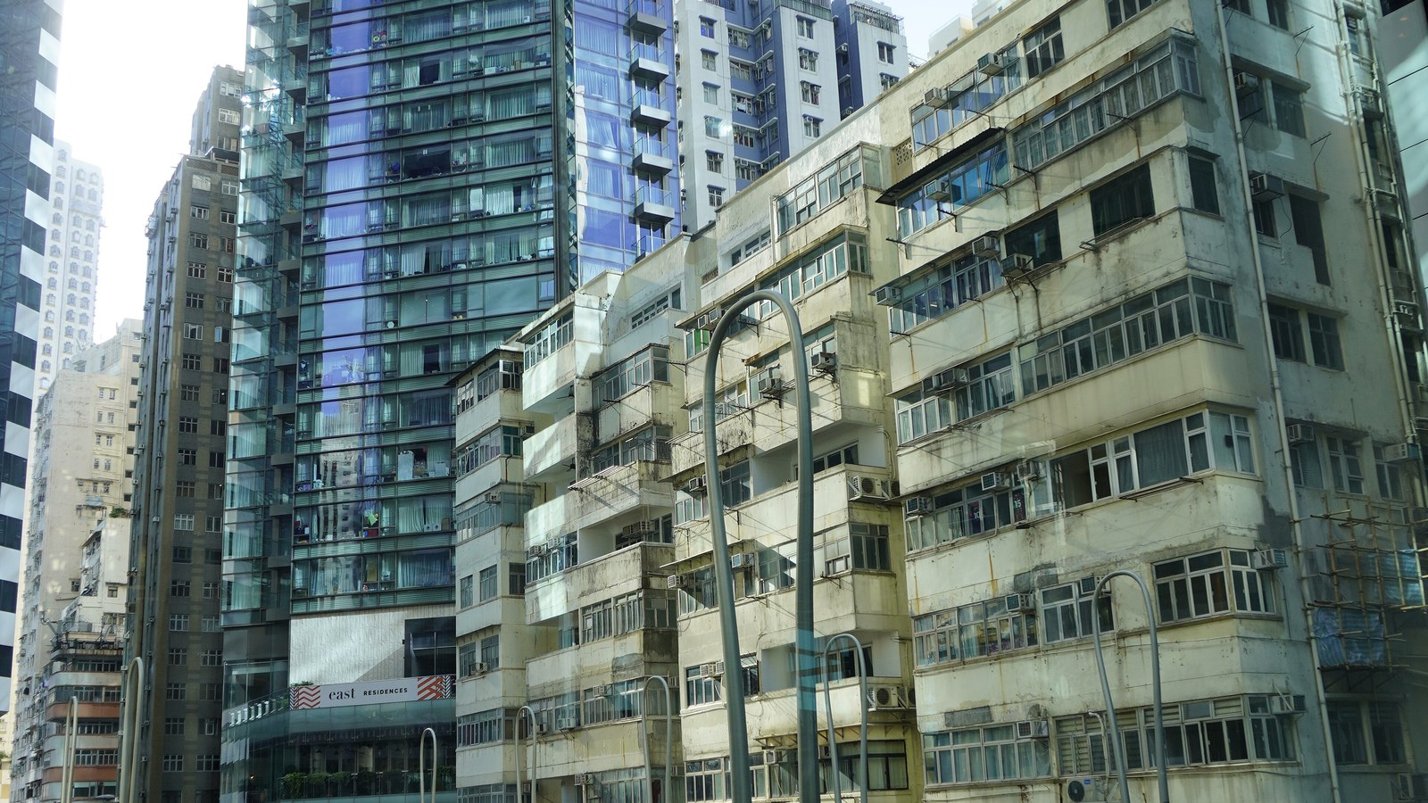 SCMP: peste 360. Wen Wei Po: Atlas 220, Sierra Sea 142.