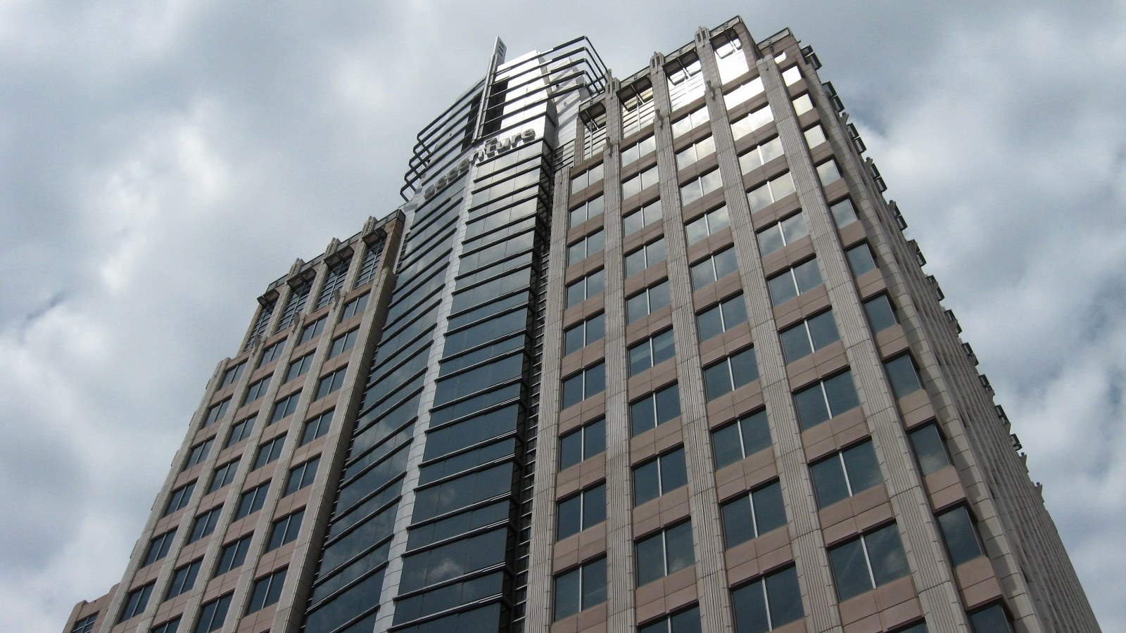 FT, duminică. JPMorgan, interes nesolicitat.