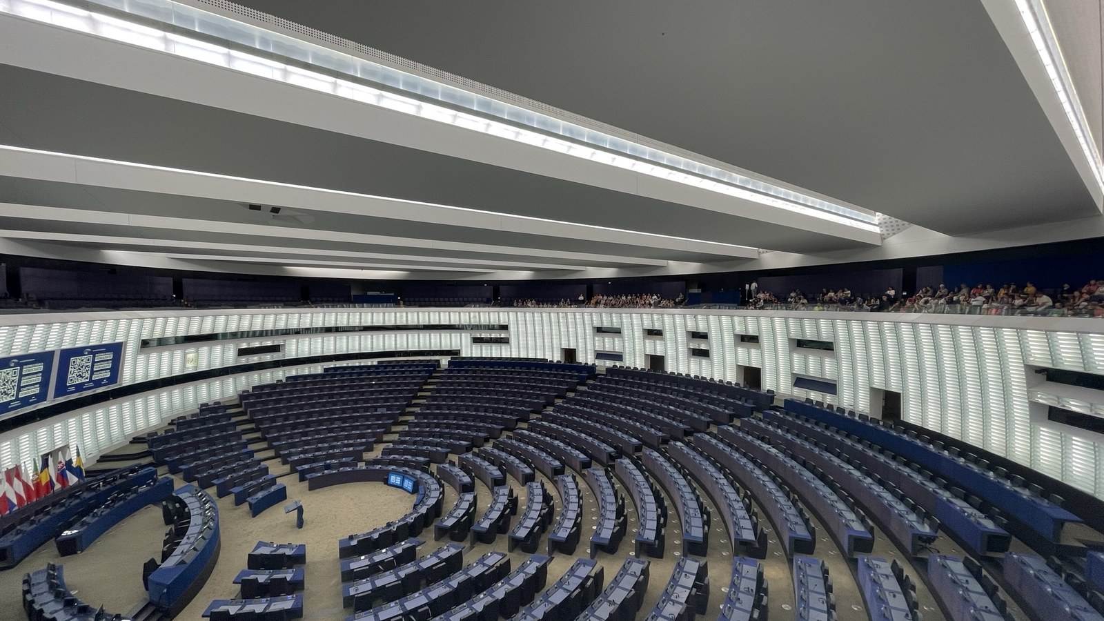 Parlamentul European, 21 octombrie. Plus 1,17 mld fata de Comisie, vot 400-189-84.
