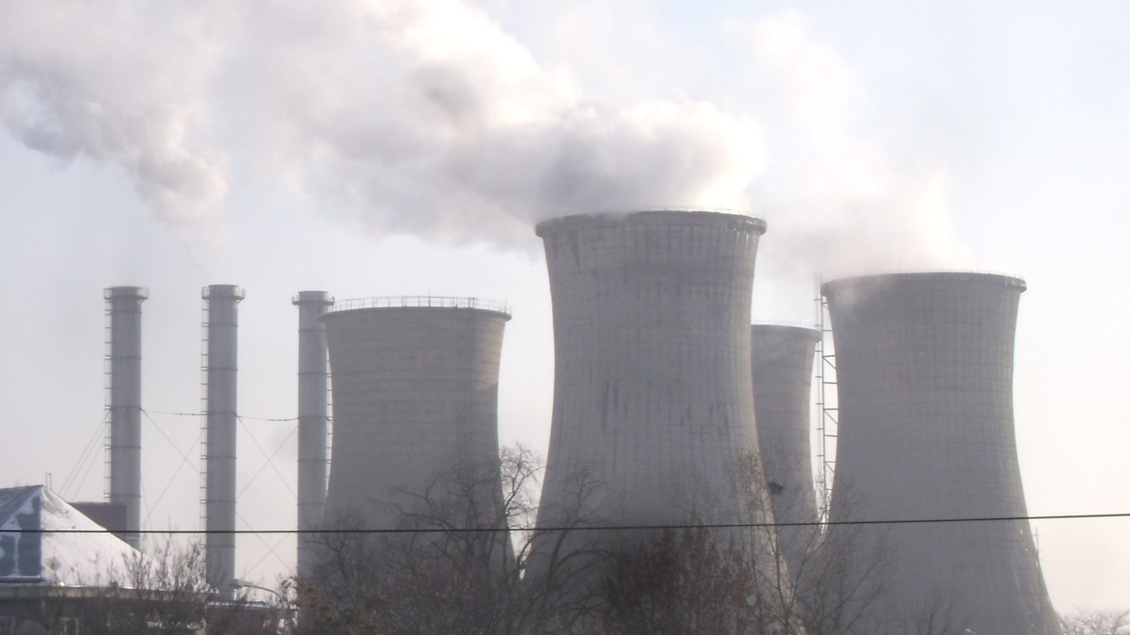 Reduced 11% VAT in the cold season (1 Nov–31 Mar); 21% outside season.