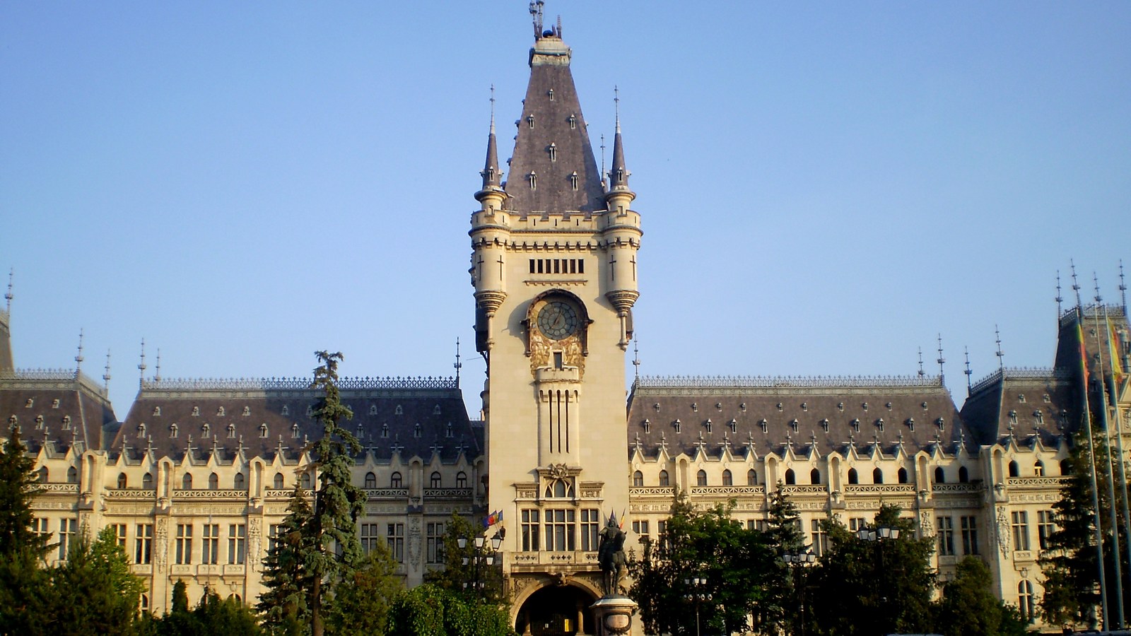 Mandatul încetează la cerere; CA numește interimar; exporturi în 70 de țări, lider la nistatină.