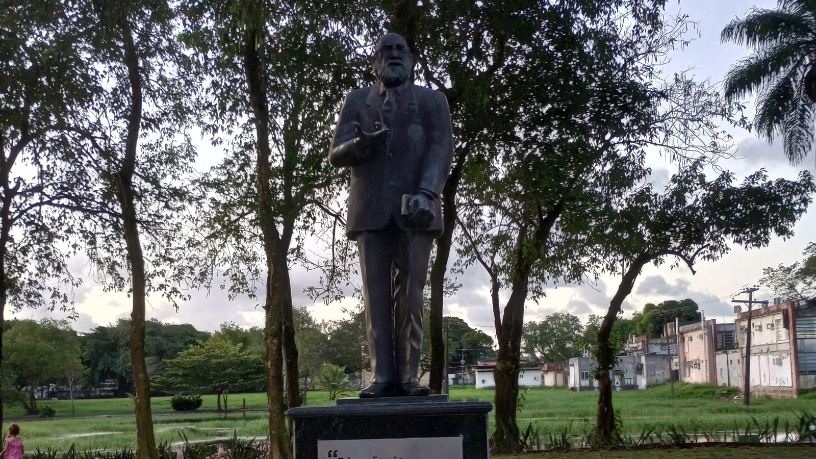 Paulo Freire statue at UFPE, Recife; not a 1921 photograph and not Angicos 1963