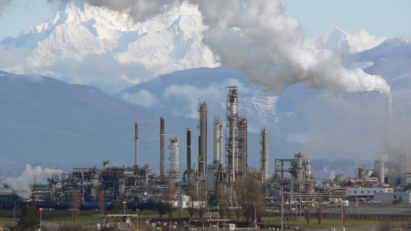 Rafinăria Anacortes, SUA; instalație petrolieră, nu sala Ecofin