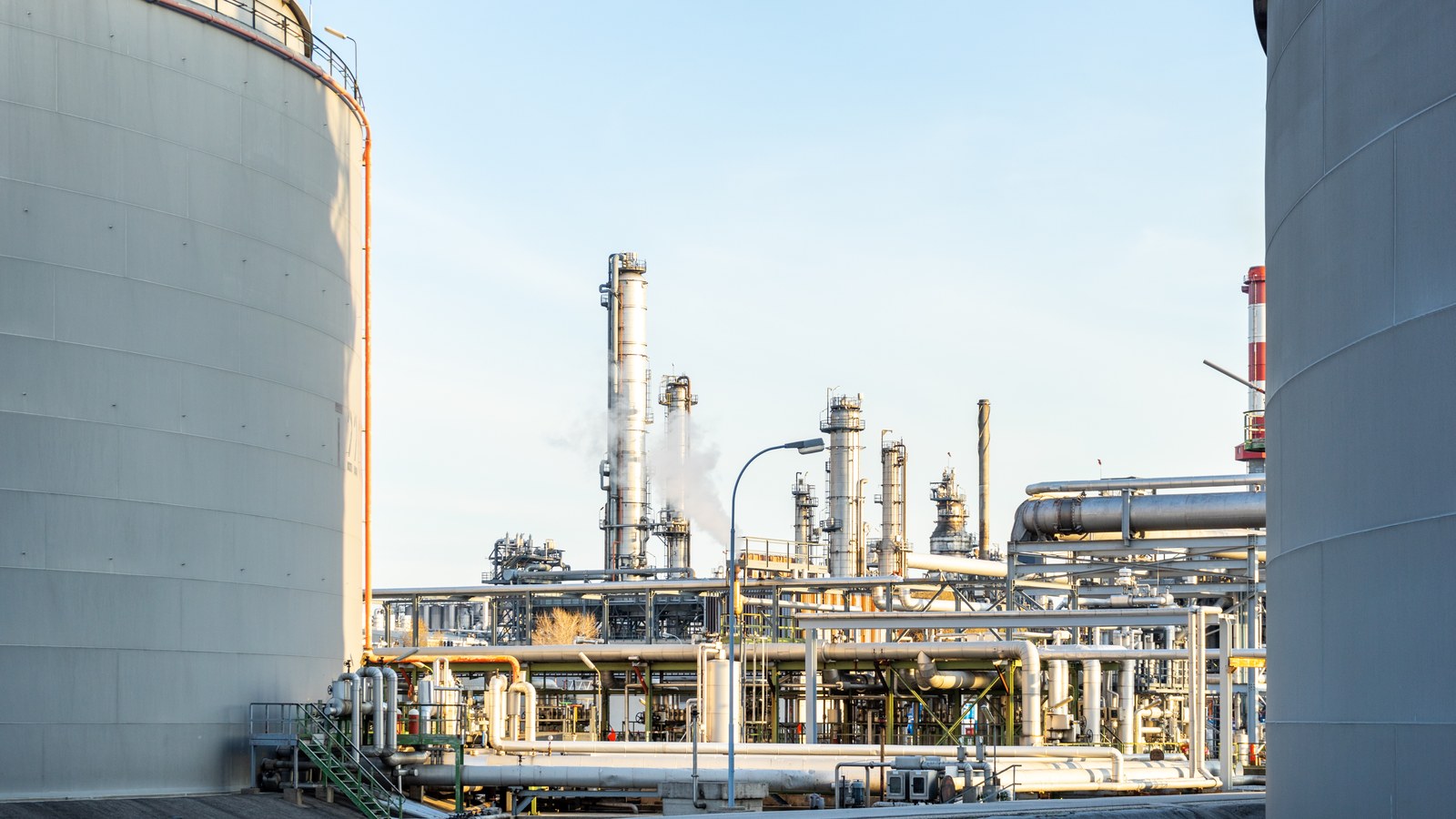 Rafinăria OMV Schwechat; instalație petrolieră, nu electrolizorul de 140 MW