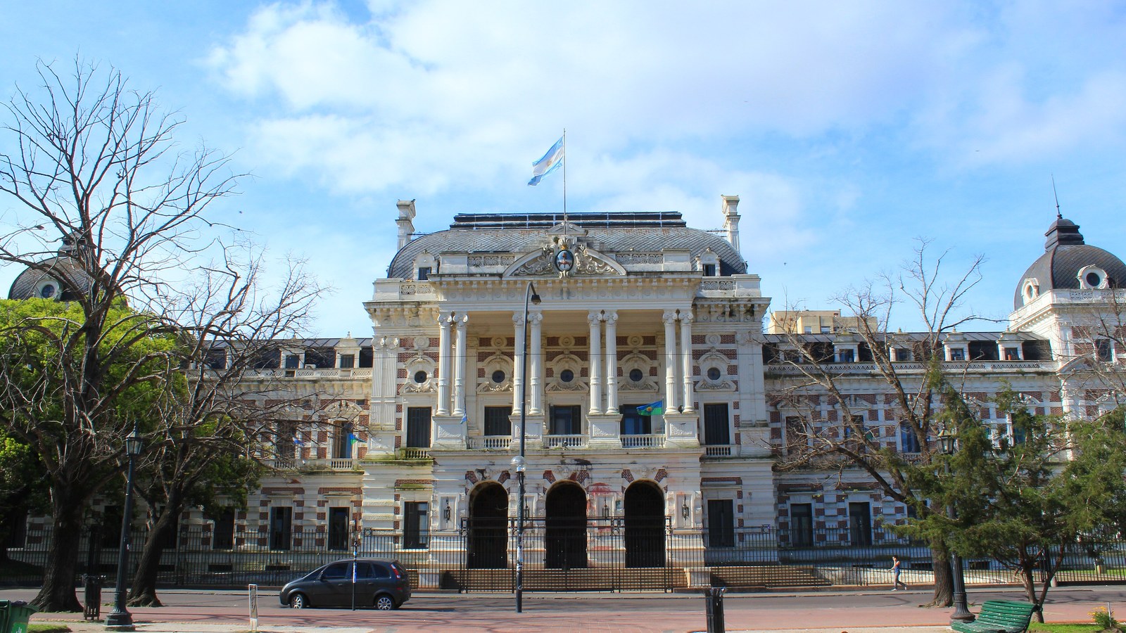 Plus 1,5–3,5%. Circa 1,5 milioane de clienți.