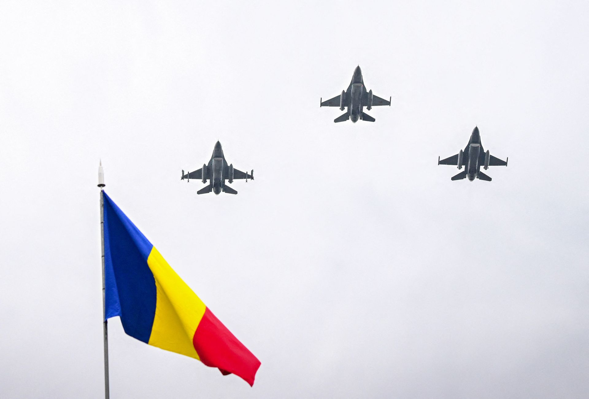 România a mobilizat F-16-uri în urma incursiunilor drone rusești