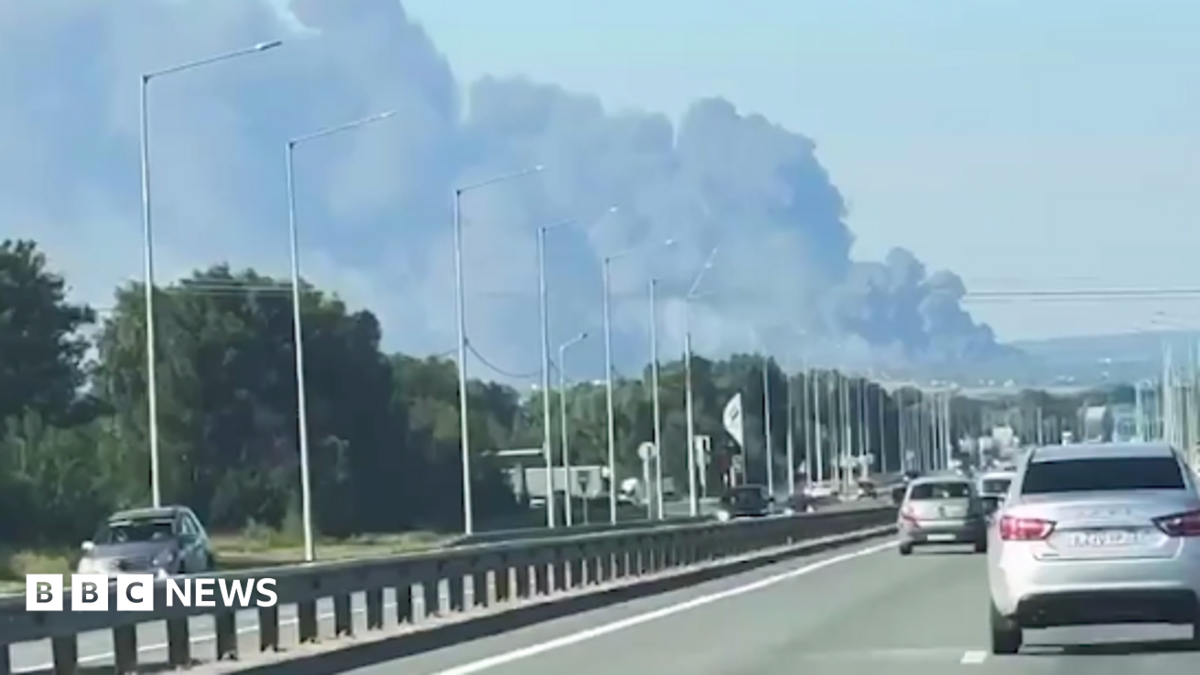 Ucraina anunță lovituri asupra unei rafinării și unui aerodrom din Rusia; Moscova raportează 8 morți