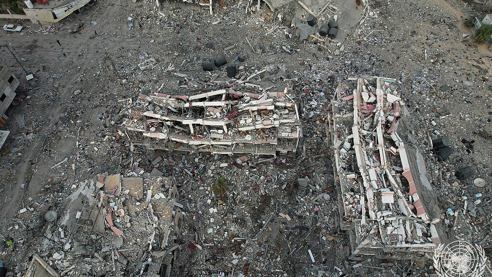 După ce Hamas a încheiat un acord de dezarmare, cel puțin 13 de persoane au fost uciși în Gaza, indicând începutul unei…
