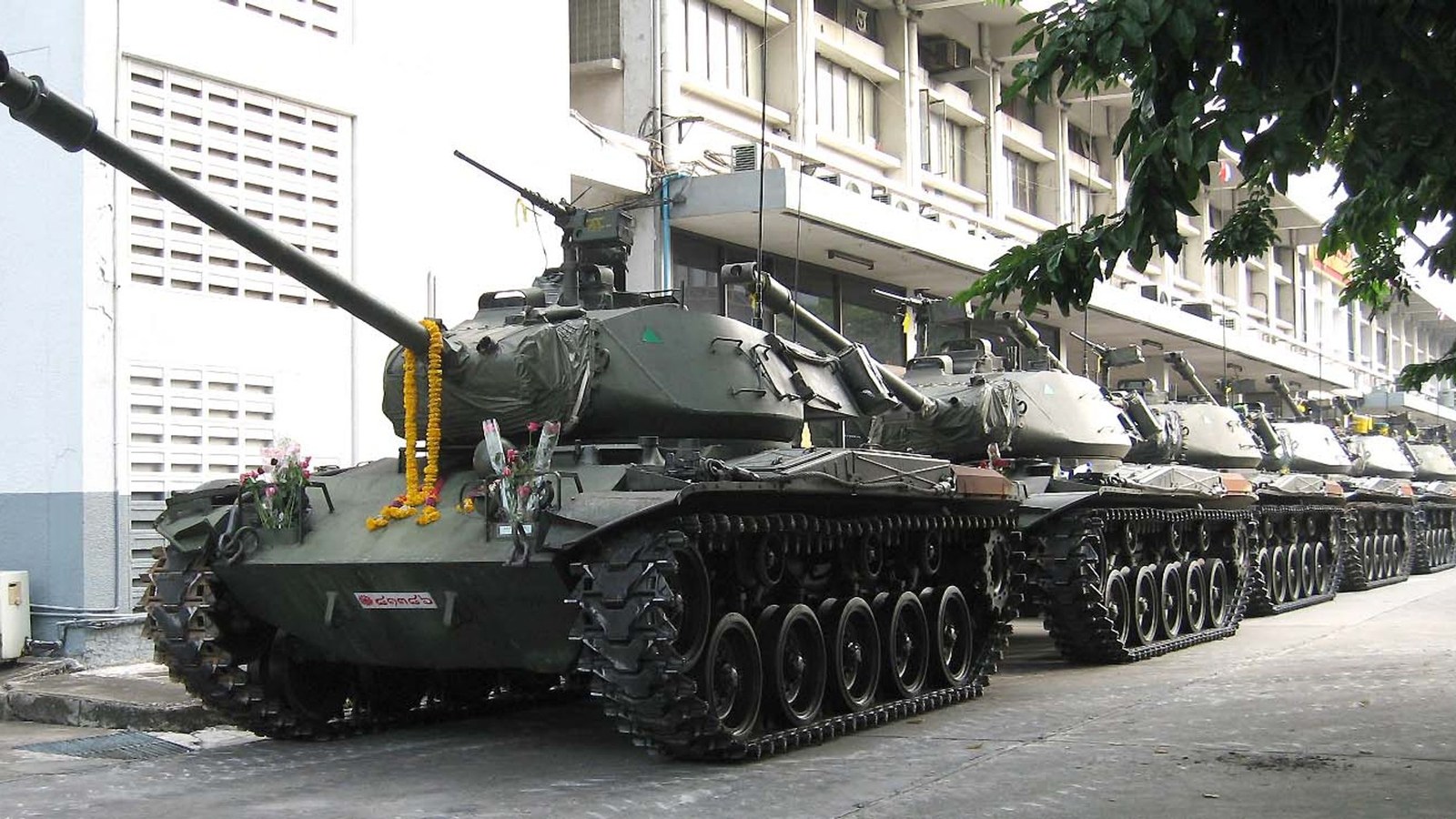 Tancuri în Bangkok, 24 septembrie 2006, la cinci zile după lovitură; nu 2014