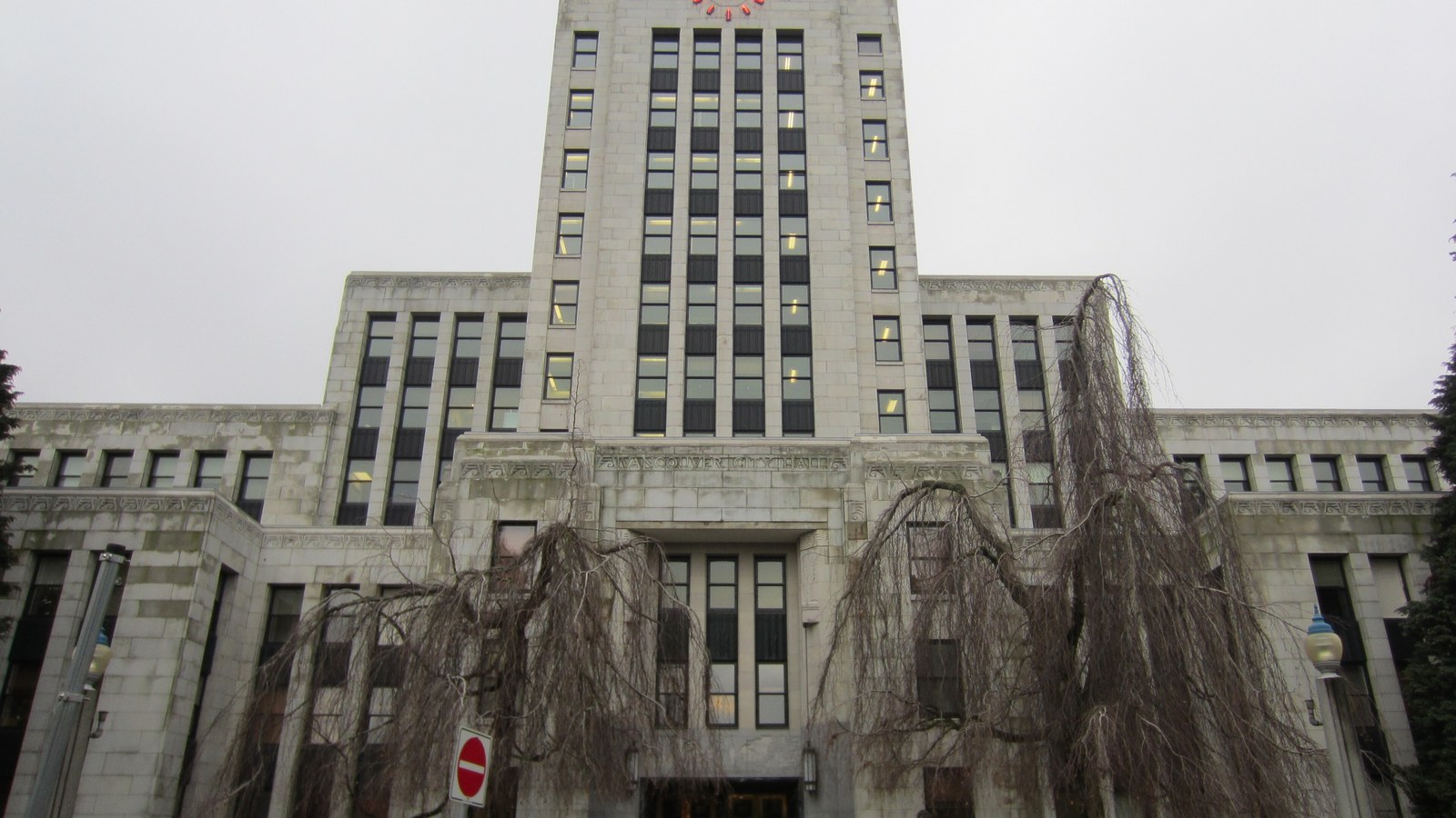 Primăria: Fry 98.494. Vancouver Sun: Sim 67.467.
