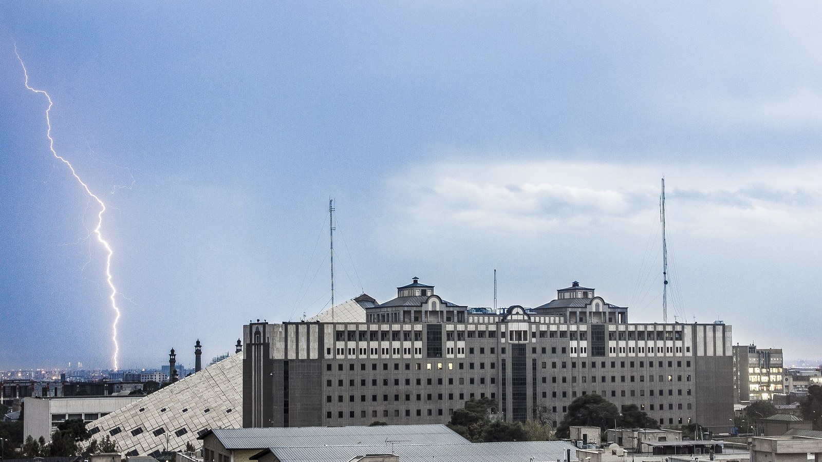 Teheran, 21 octombrie. Presedintele parlamentului, raportat in intalnire cu liderul suprem Mojtaba Khamenei.