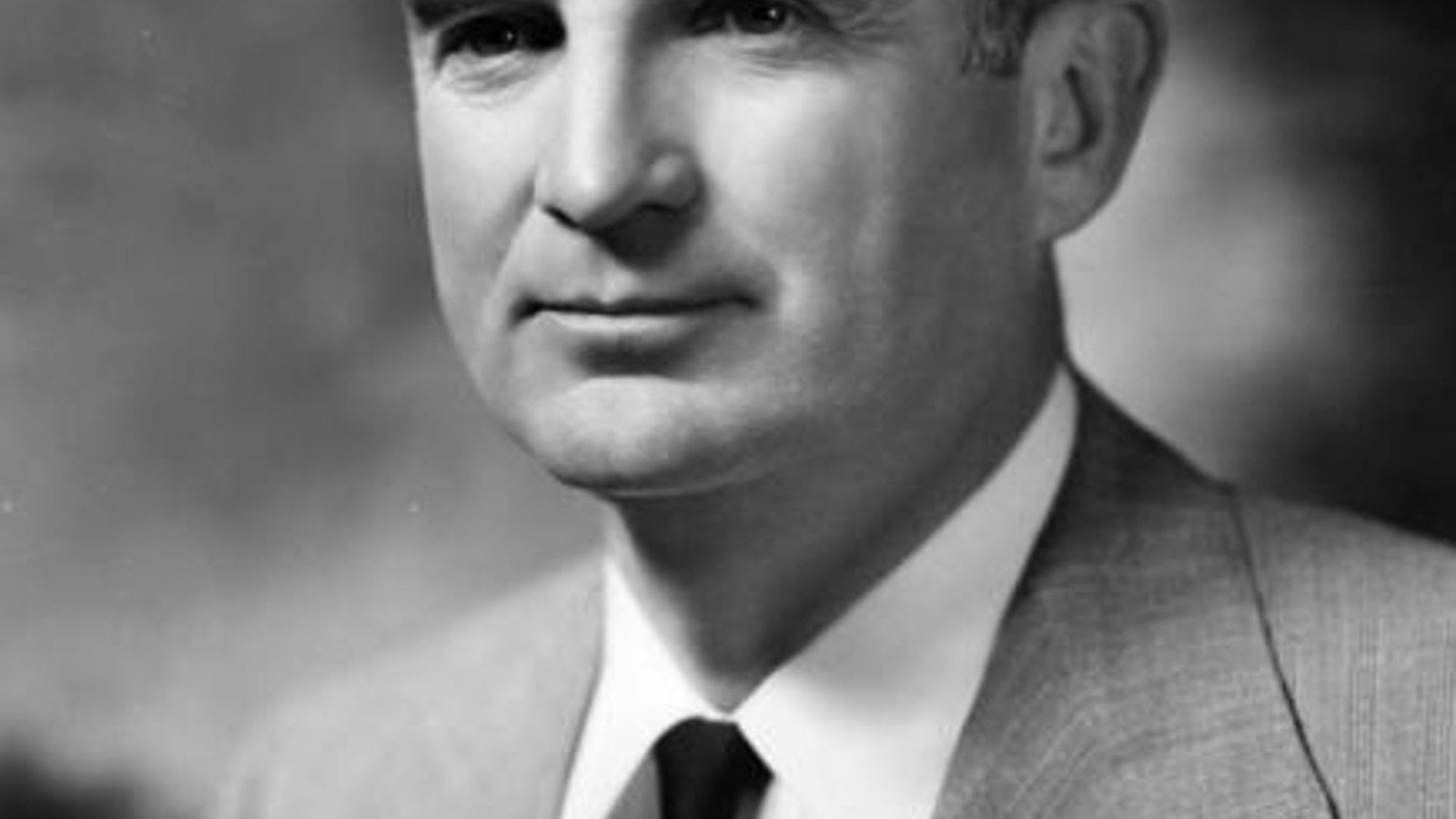 Portret oficial W. Stuart Symington, primul secretar al Forțelor Aeriene; nu ceremonia din 18 septembrie 1947