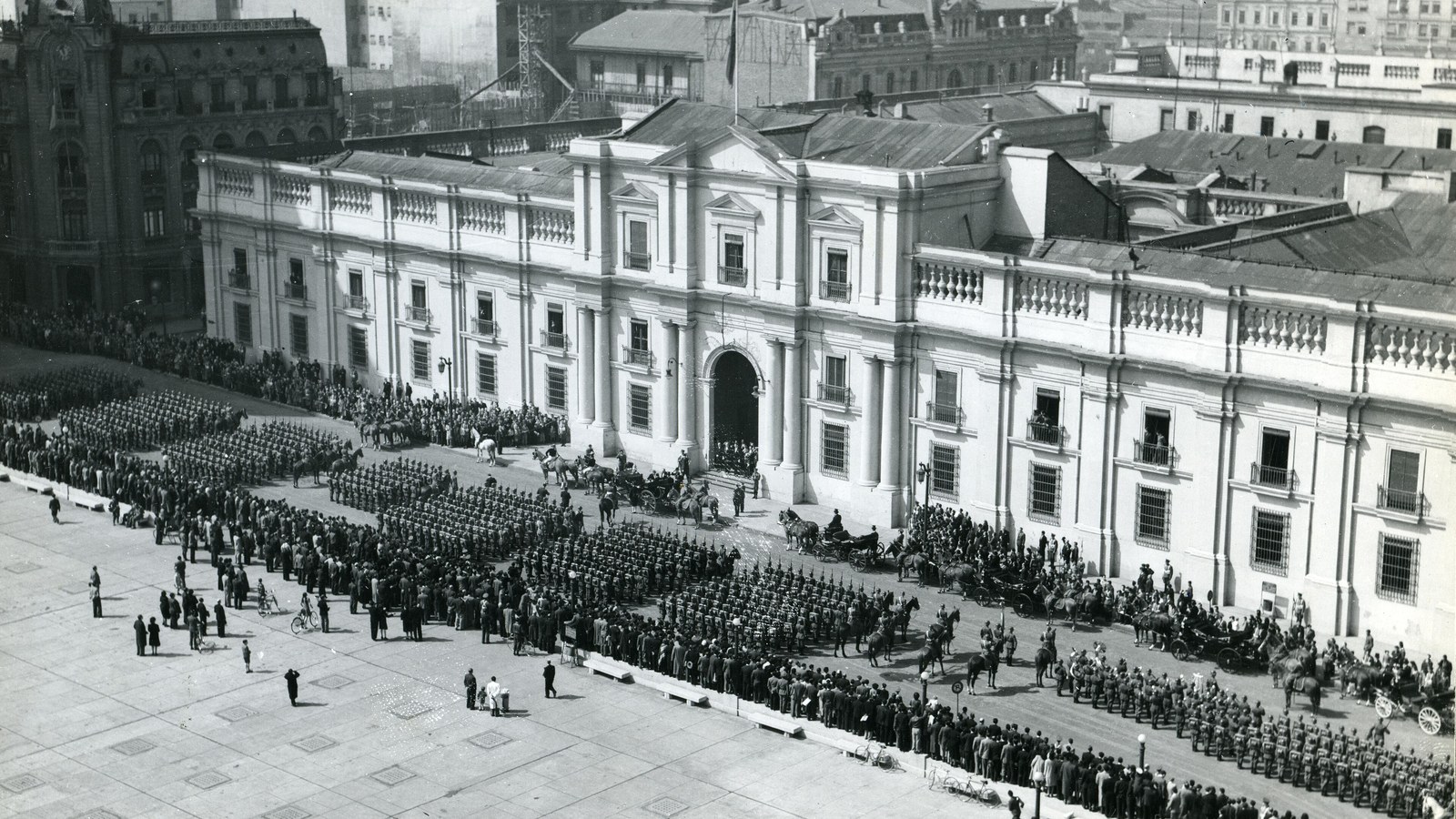 Paradă militară la Palatul La Moneda în 1944, nu junta din 1810