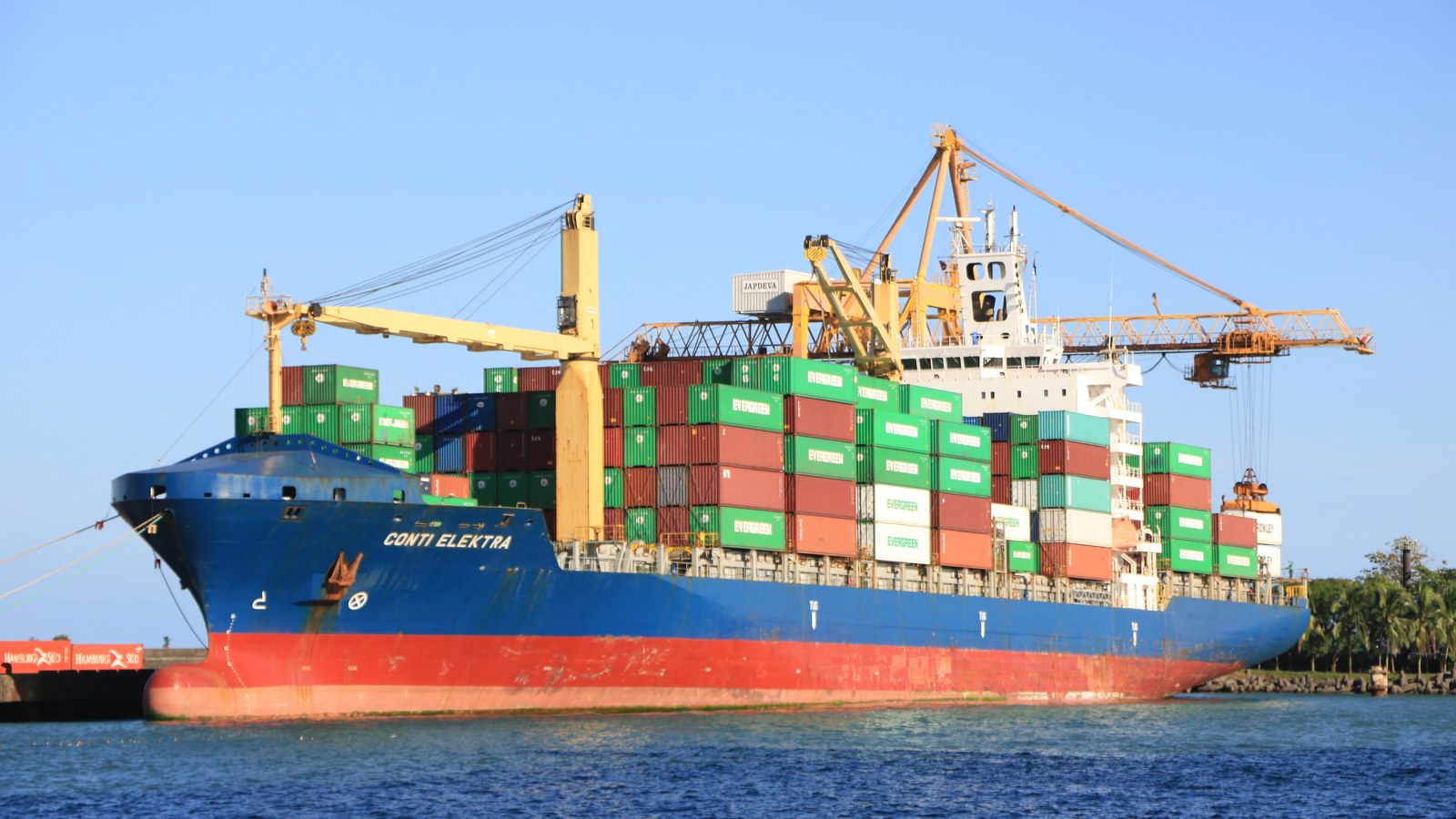 Portul modern Moín, lângă Limón, pe coasta caraibiană a Costa Ricăi, nu o imagine din 1502