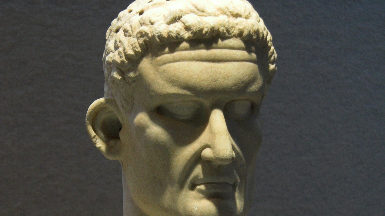 Bust antic al lui Nerva, Sicilia, circa 80–100, Muzeul Arheologic Regional Paolo Orsi, Siracuza