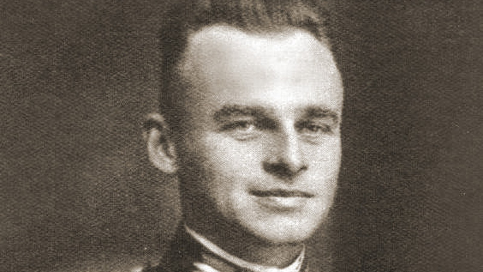 Portret de ofițer al lui Witold Pilecki; nu fotografia de prizonier și nu razia din 1940