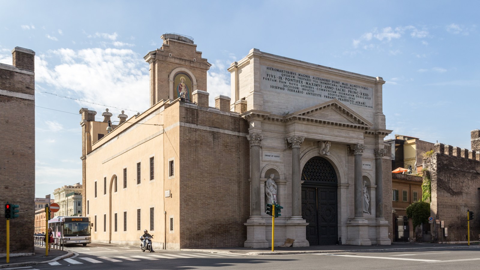 Porta Pia, Roma; poarta de azi, nu bombardamentul din 1870