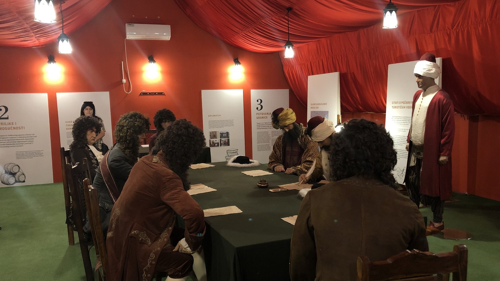Carol al VI-lea, împărat al romanilor, și sultanul Ahmed-Khan (Ahmed al III-lea) au încheiat pacea la Passarowitz (Požar…