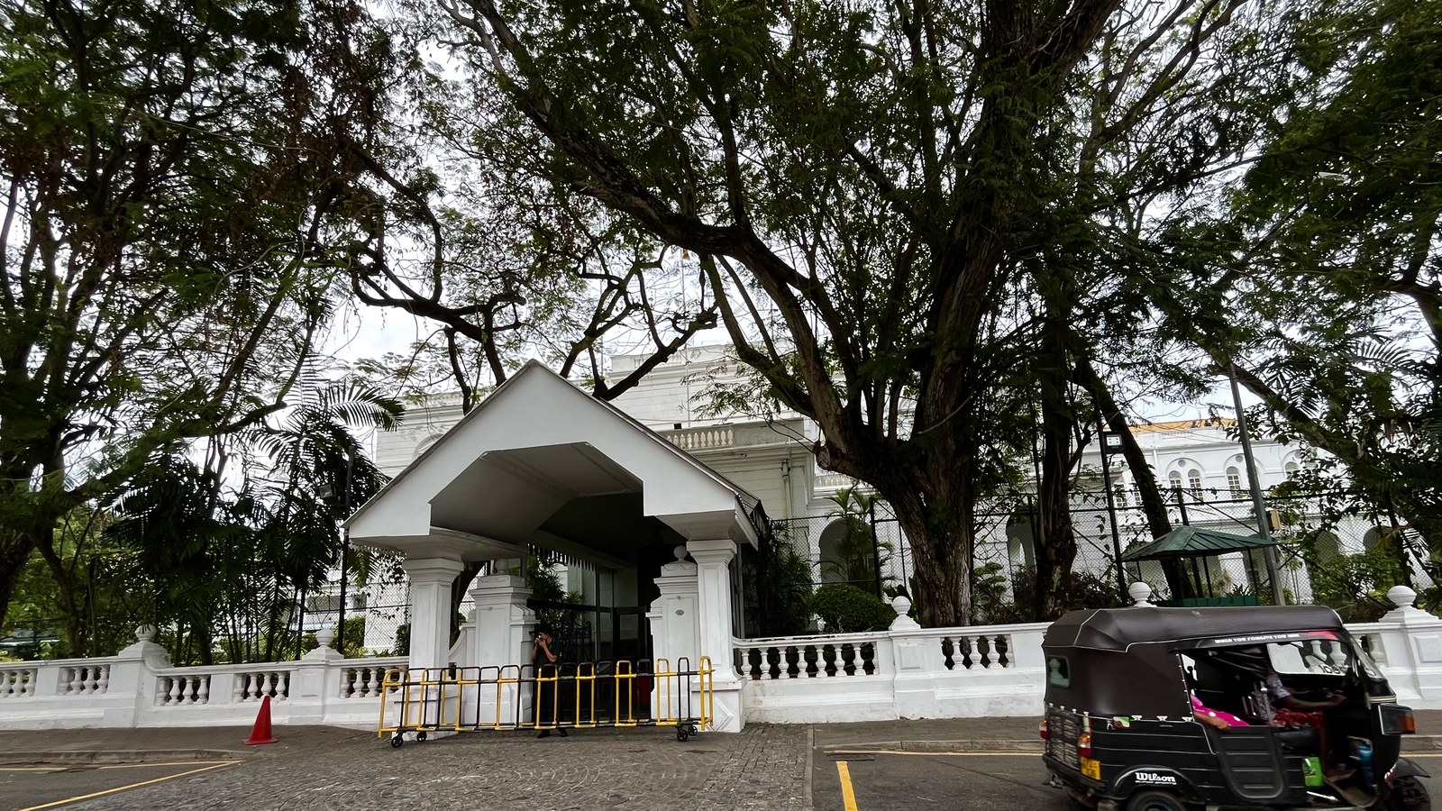 Președintele Republicii Socialiste Democratice Sri Lanka, J.