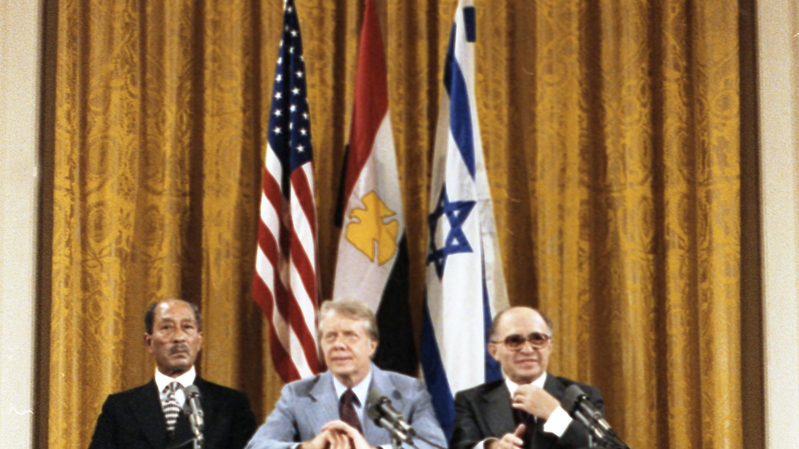 La 17 septembrie 1978, în East Room a Casei Albe, Anwar al-Sadat și Menachem Begin au semnat cele două cadre Camp David,…