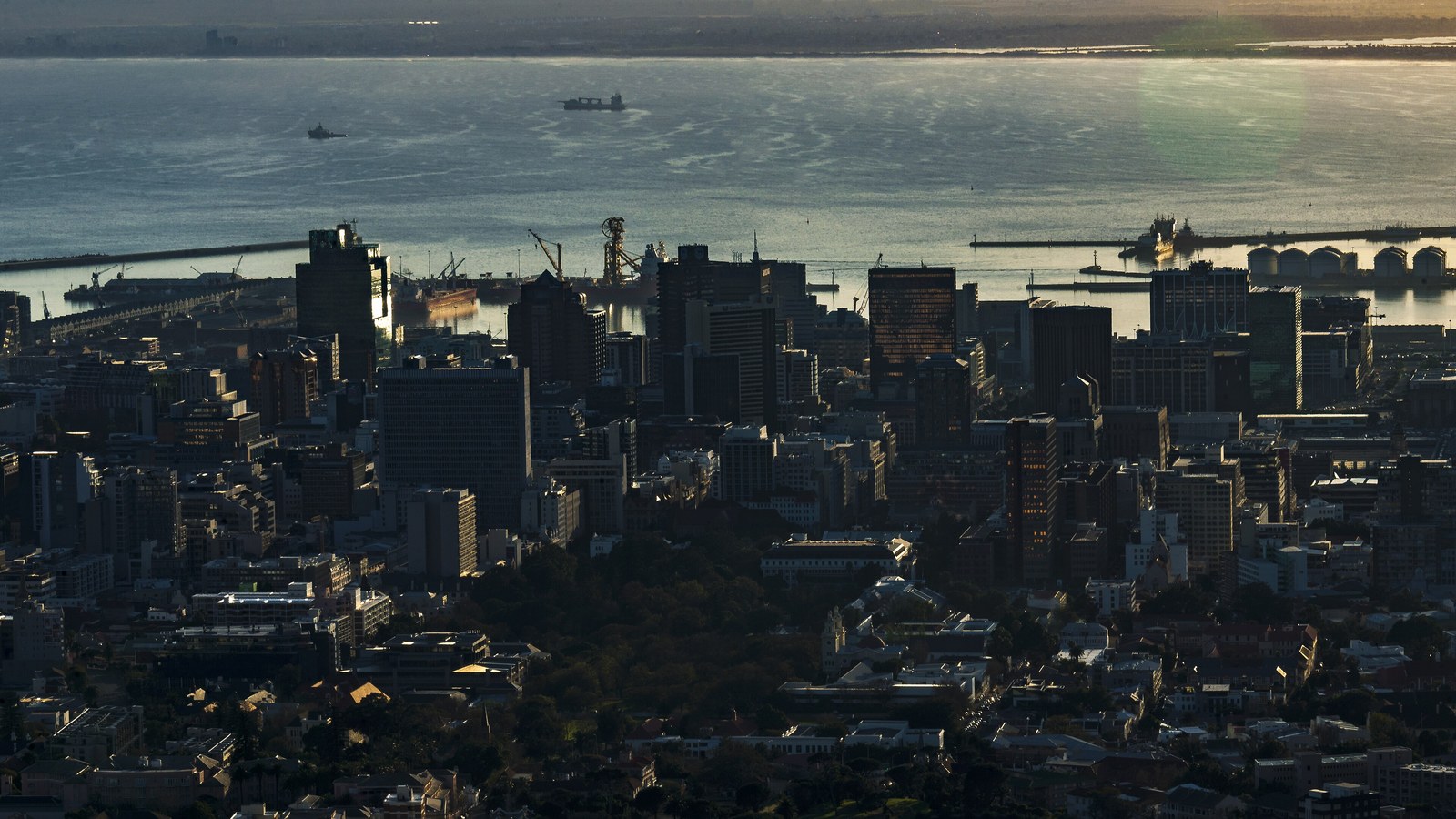 La 16 noiembrie 2001, la Cape Town, a fost semnată Convenția privind interesele internaționale asupra echipamentului mob…