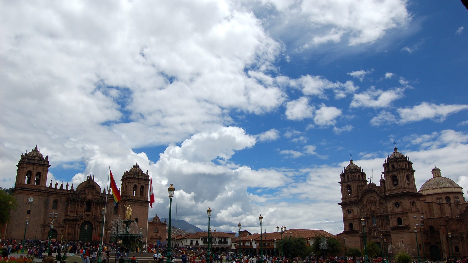 La 8 decembrie 2004, la Cusco, președinții țărilor din America de Sud au semnat Declarația de la Cusco privind Comunitat…