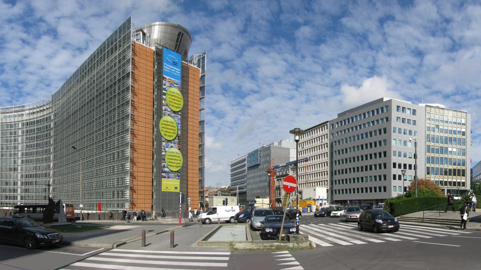 La 18 decembrie 1989, la Bruxelles, Comunitatea Economică Europeană, Comunitatea Europeană a Energiei Atomice și Uniunea…