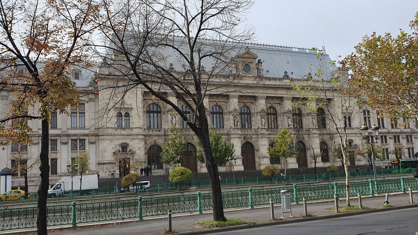 Procurorii au anunțat la 1 octombrie reținerea unui inculpat de 24 de ani; acuzațiile trebuie probate, iar cer…
