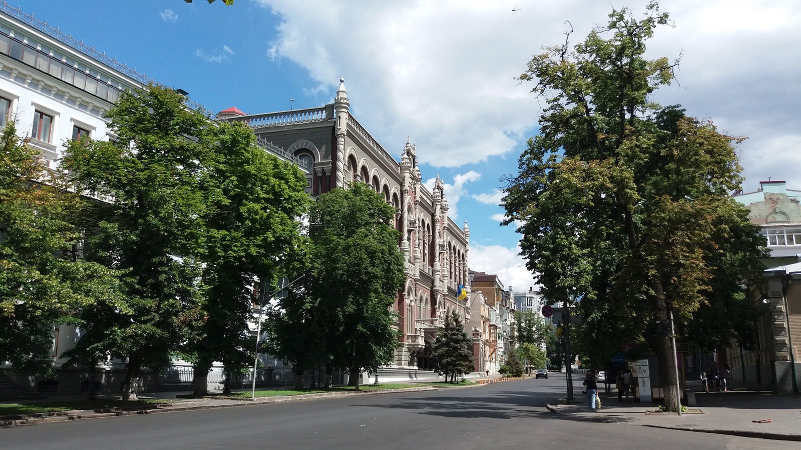 21 octombrie. Sediul și locuința unui angajat.