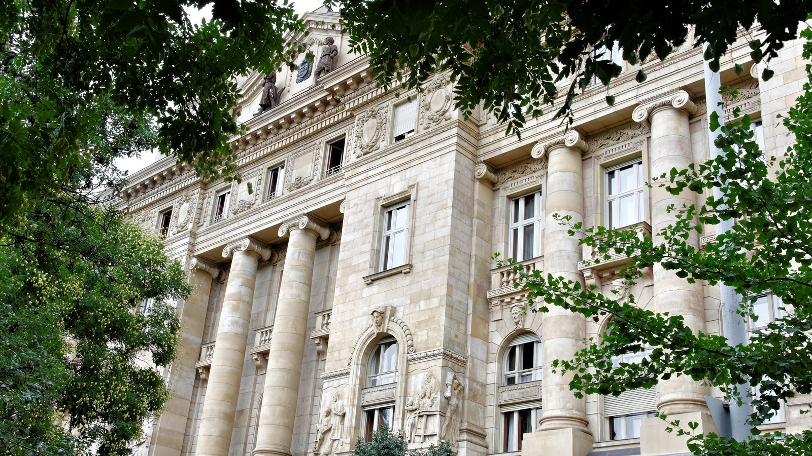 21 octombrie: retinut ca suspect; parchetul cere arest preventiv; instanta, asteptata vineri.