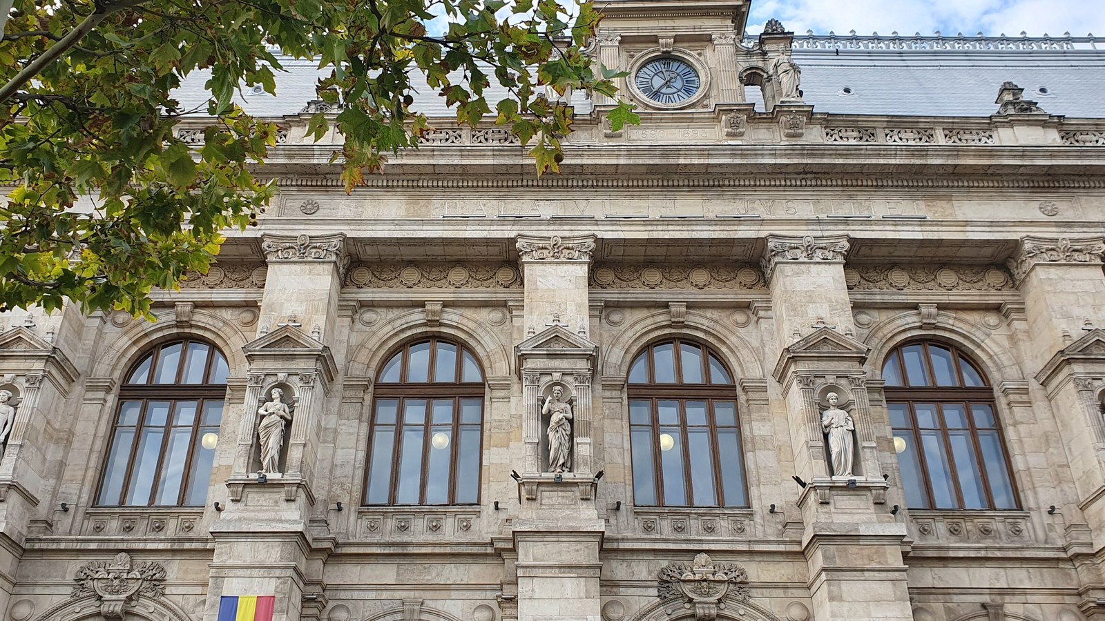 21 octombrie: doua perchezitii in Bucuresti.