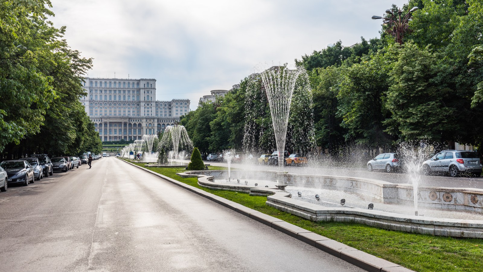 Palatul Parlamentului văzut de pe Bulevardul Unirii; nu ședința din 28 septembrie 2026