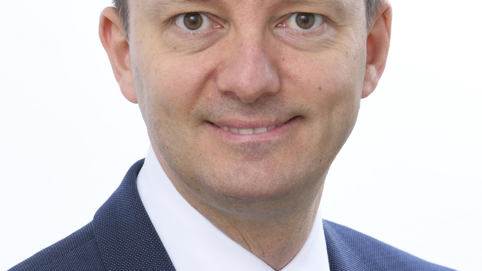 Fostul premier desemnat a comparat, pe Facebook, cei 11 miniștri PSD din Cabinetul Niculescu cu echipa sa respinsă pe 30…