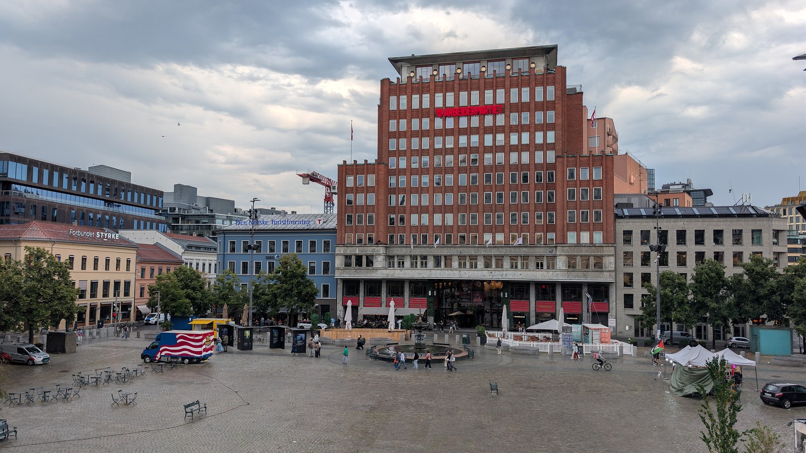 Congres la Oslo, 18 oct.: Warsame, 28 de ani, preia de la Skjervø.